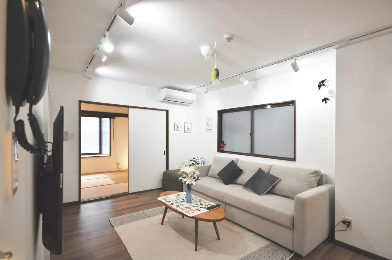 Gallery House Tokyo Apartment